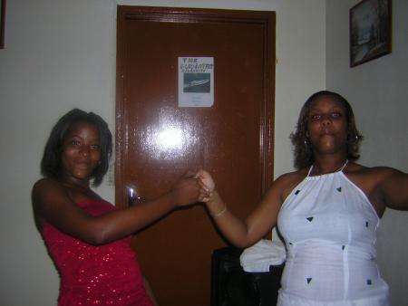 LOULOU &  LYA